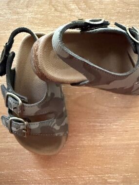 Northside Kids Camo Buckle Sandals - Brown